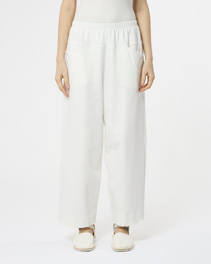 pantalone con tasca dietro