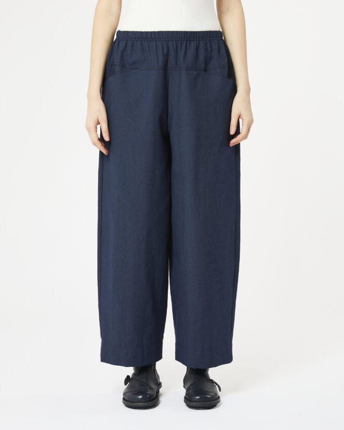 pantalone con tasca dietro