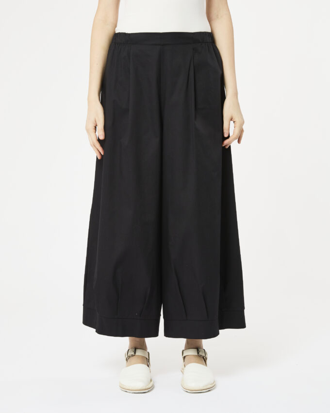 pantalone con pinces nel fondo