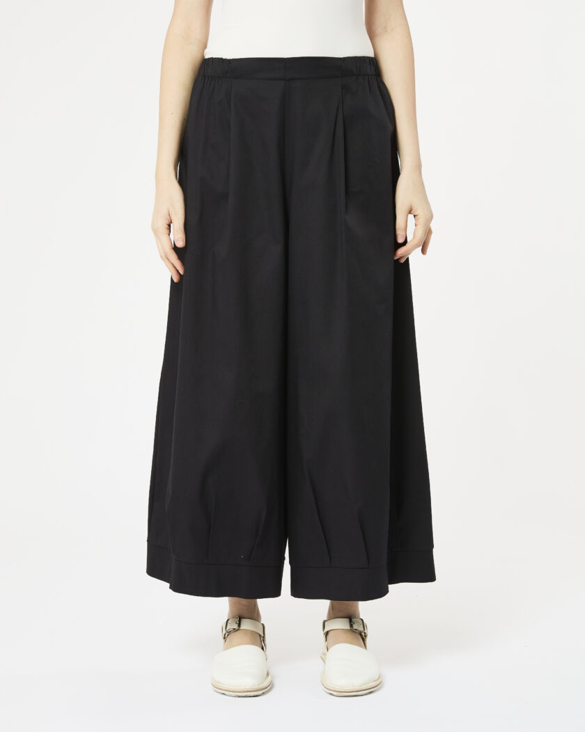 pantalone con pinces nel fondo