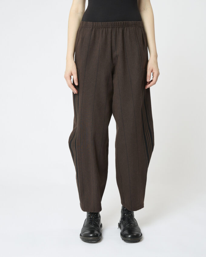 pantalone con costina nel fianco