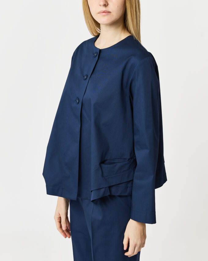 giacca con pieghe in gabardina